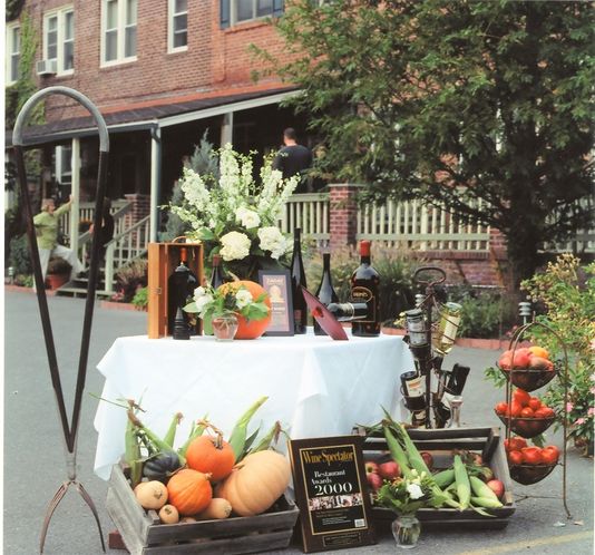 Applewood Apartments and Restaurant: 120 North Rd, Highland, NY 12528